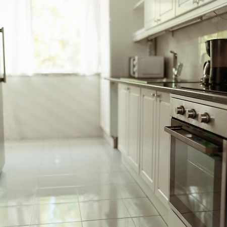 Apartment In Lisbon With 3 Bedroom Cozy Experience โลวเรส ภายนอก รูปภาพ