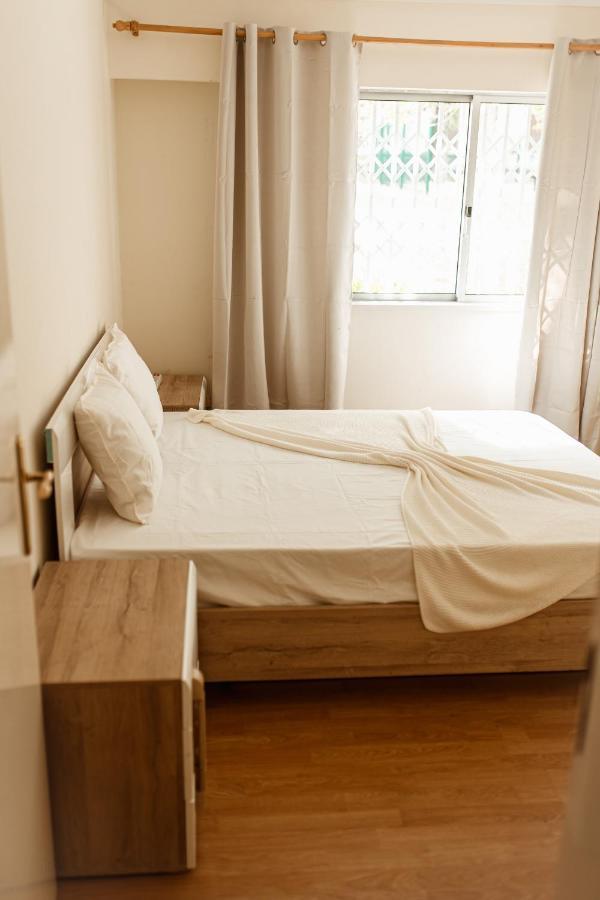 Apartment In Lisbon With 3 Bedroom Cozy Experience โลวเรส ภายนอก รูปภาพ